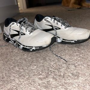 Women’s brooks Ghost 15 running shoes